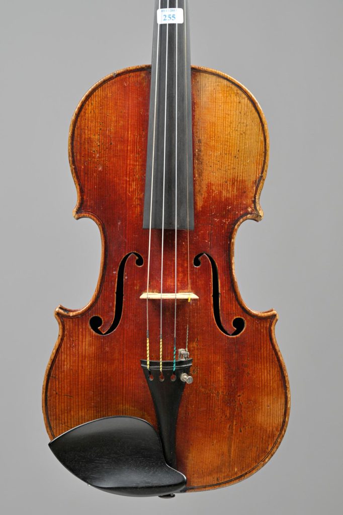 Violon de François-Louis PIQUE Fait à Paris vers 1800/1805 Instrument mis en vente par Vichy Enchères le 5 décembre 2013 © J.H. Bayle