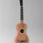 Guitare «baroque» anonyme à cinq choeurs vers 1770, probablement faite à Paris — Collection Samoyault