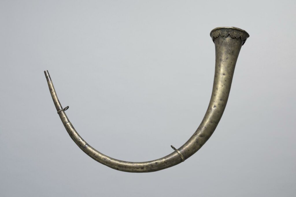 Grand cor demi lune estampillé VILEDIEV