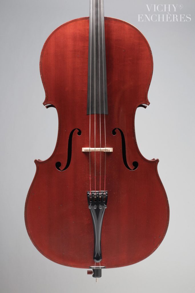 N° 175 Beau violoncelle de Paul BLANCHARD, 1903 Instrument mis en vente par Vichy Enchères le 3 juin 2021 © C. Darbelet