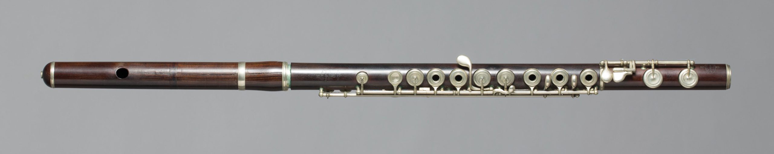 Flûte en grenadille à perce cylindrique, système Boehm estampillée BUFFET-CRAMPON