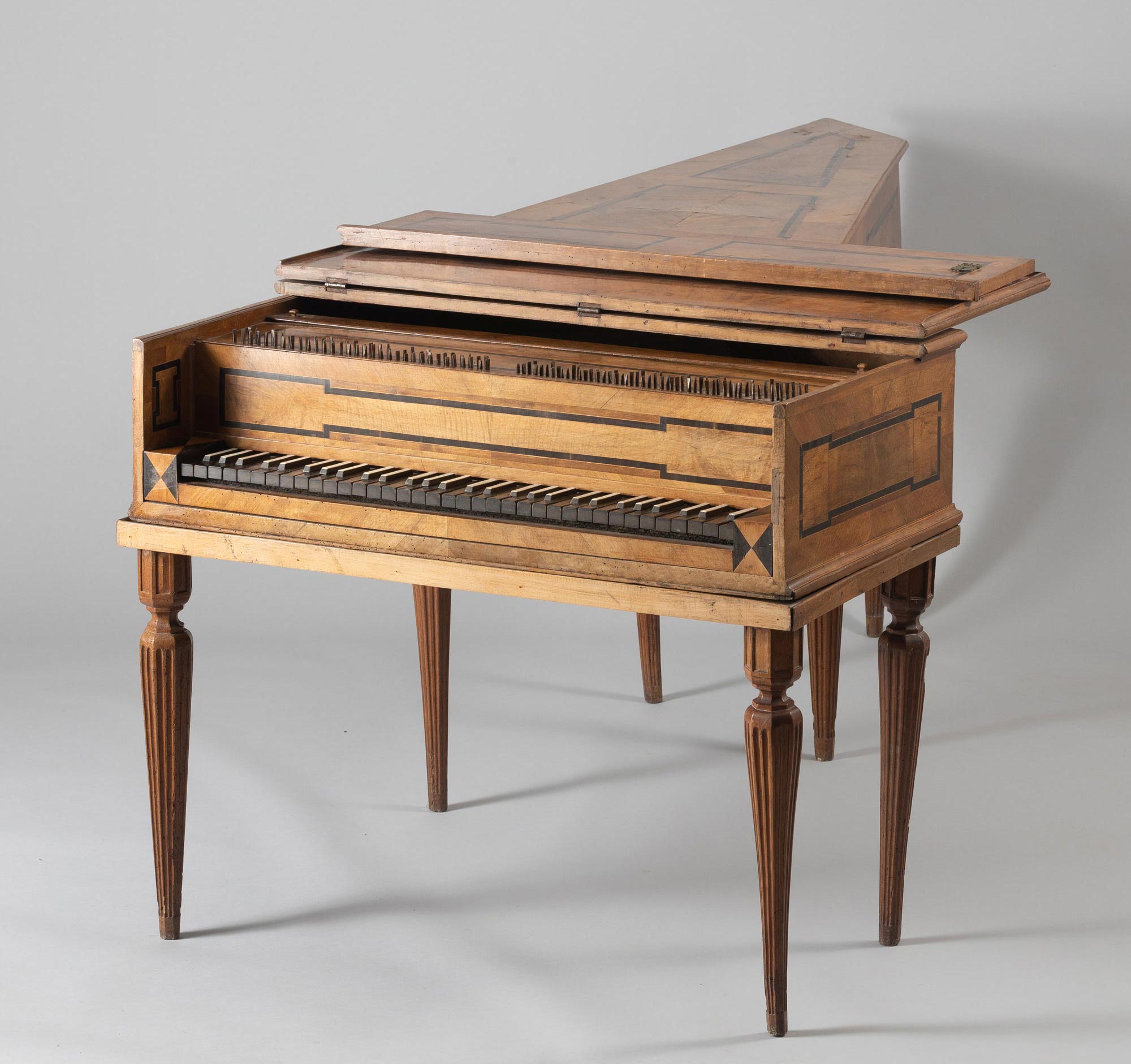 Piano de Jean-Kilien MERCKEN Instrument mis en vente par Vichy Enchères le 7 mai 2022 © Christophe DARBELET