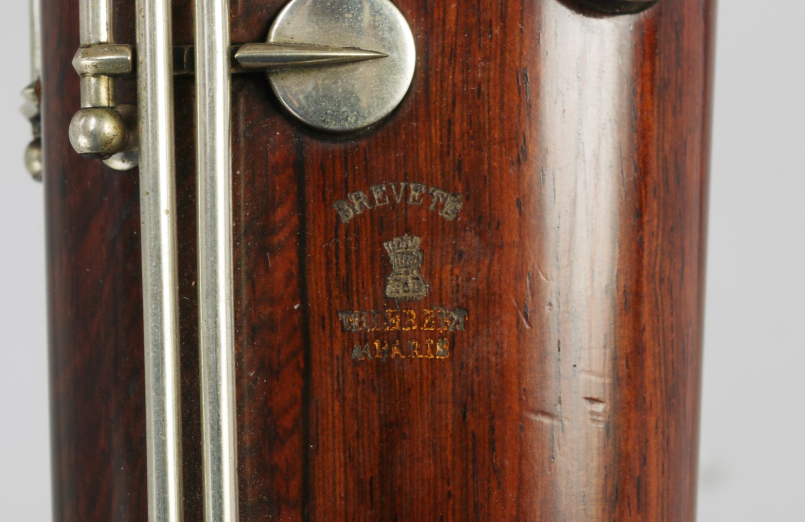 Hautbois baryton de TRIEBERT Instrument mis en vente par Vichy Enchères le 7 mai 2022 © Christophe DARBELET
