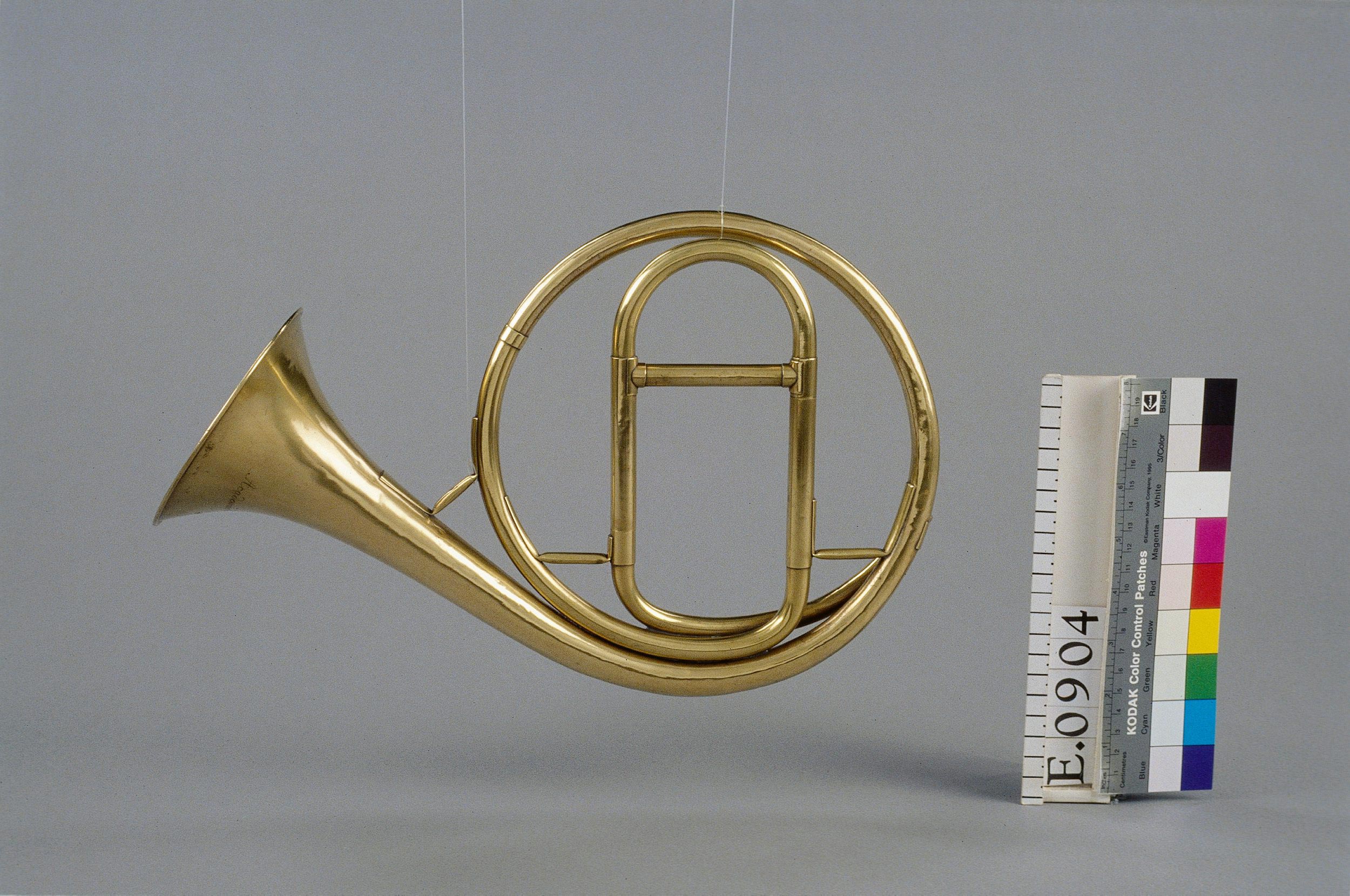 Lucien Joseph Raoux, Trompette naturelle circulaire, 1820, Musée de la Musique, Paris © Thierry Ollivier