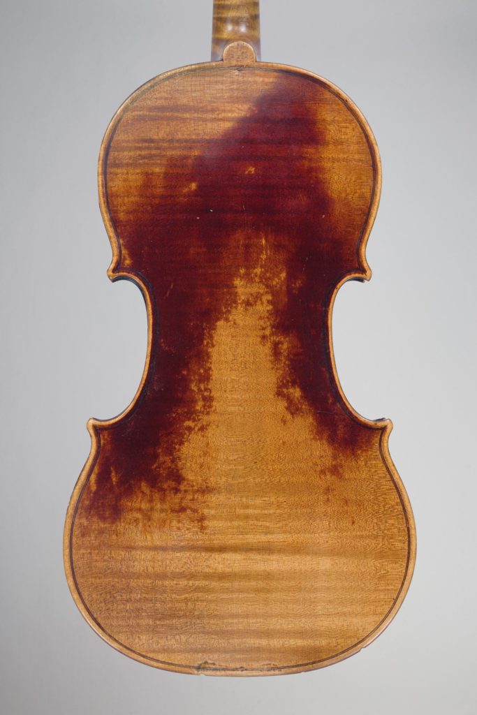 Violon de Pierre et Hippolyte SILVESTRE, 1838, n°164 Instrument mis en vente par Vichy Enchères le 2 juin 2022 © Christophe DARBELET