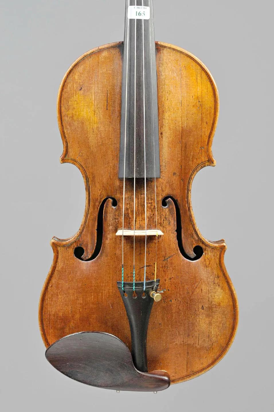 Gennaro Vinaccia, violon vers 1755-1760, Vichy Enchères, 12 juin 2014, © Christophe Darbelet