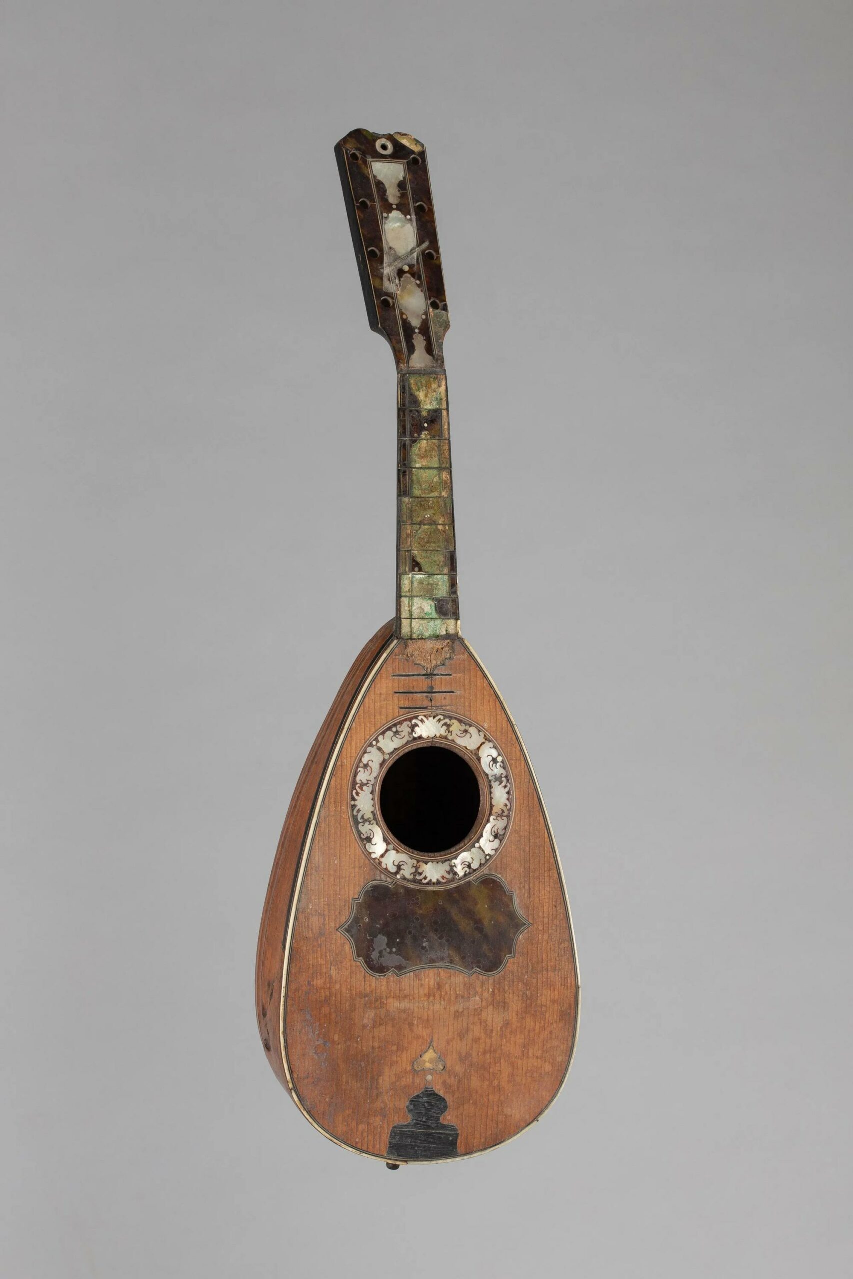 Vicentius Vinaccia, mandoline napolitaine, 1763, Vichy Enchères, 1er mai 2021, © Christophe Darbelet