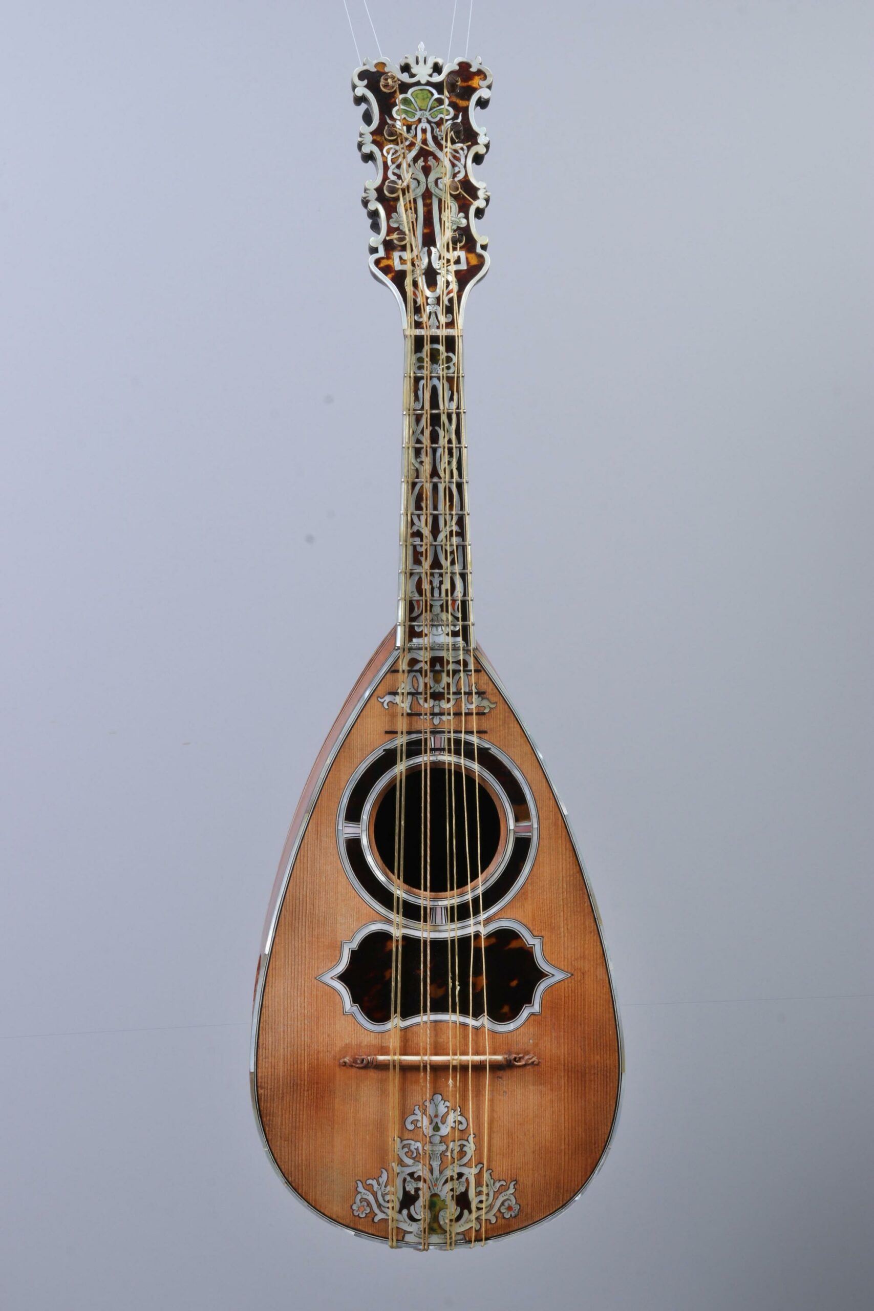 Antonio Vinaccia, mandoline, 1771, Vichy Enchères, 5 novembre 2022, © Christophe Darbelet