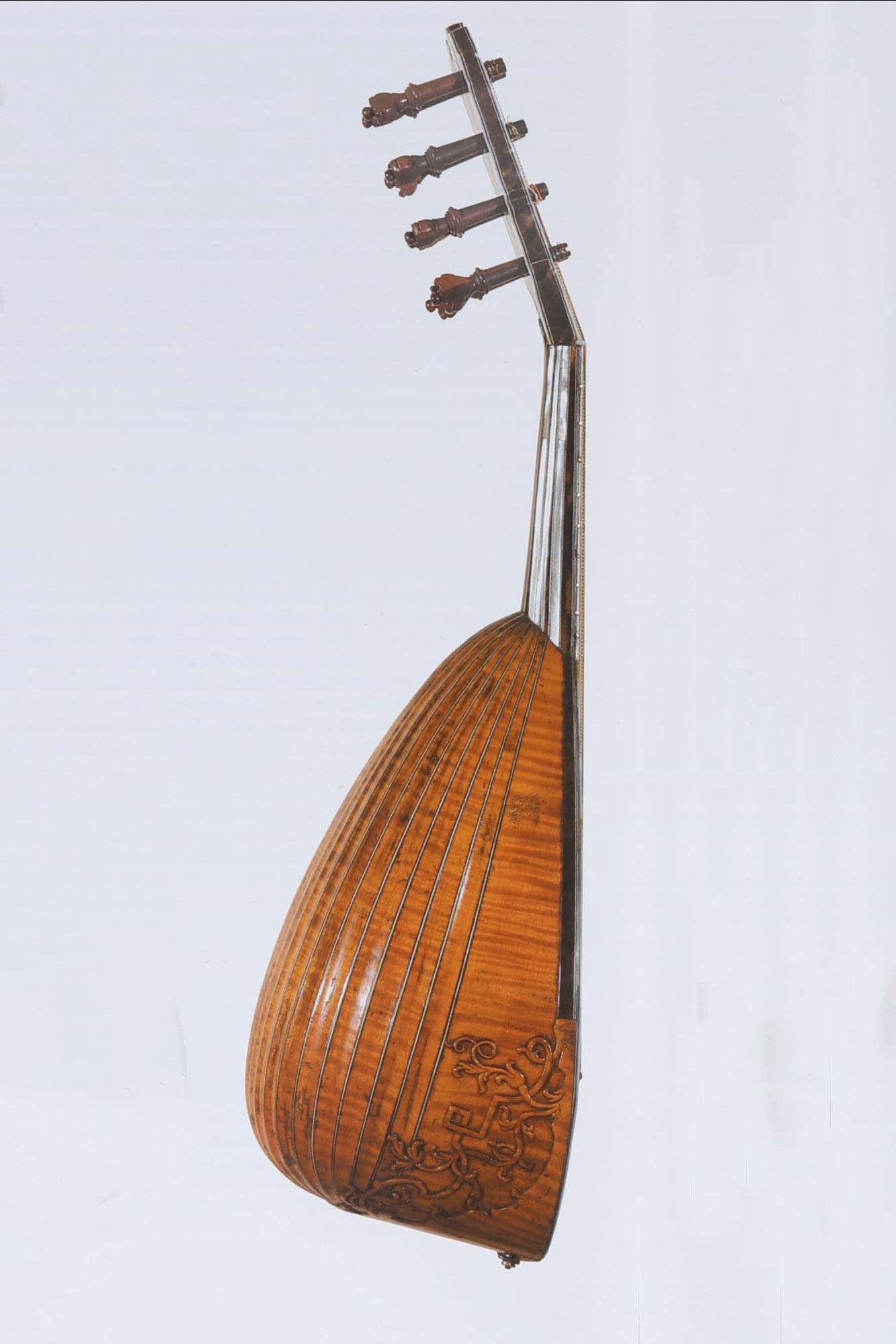 Antonio Vinaccia, mandoline de la princesse della Cisterna, collection particulière, 1775, brague
