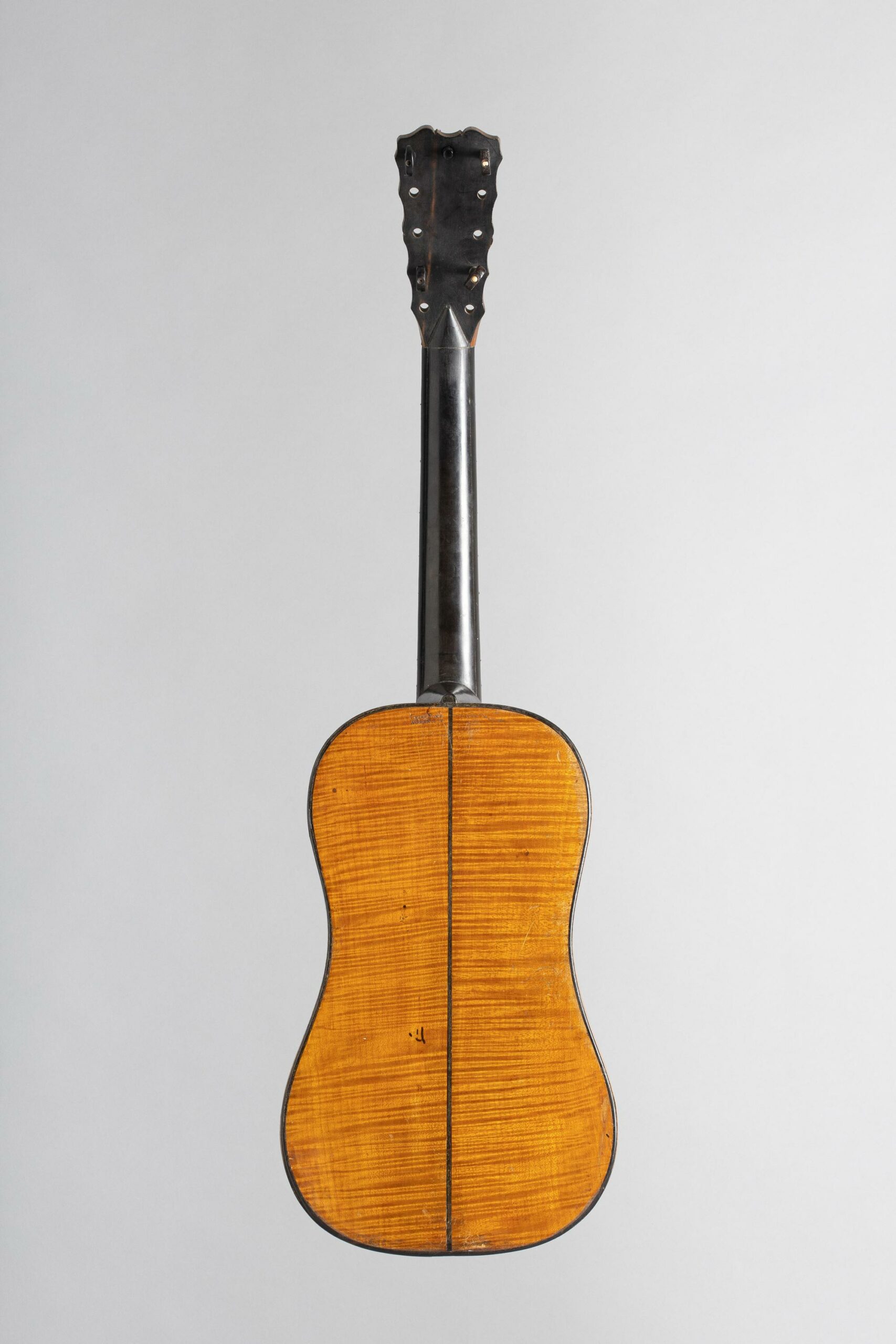Guitare baroque de César Pons, 1791, Vichy Enchères, 5 novembre 2022