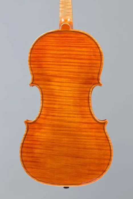 Violon de Sesto ROCCHI, San Polo d'Enza, 1974 Instrument mis en vente par Vichy Enchères le 3 décembre 2015 © C. Darbelet