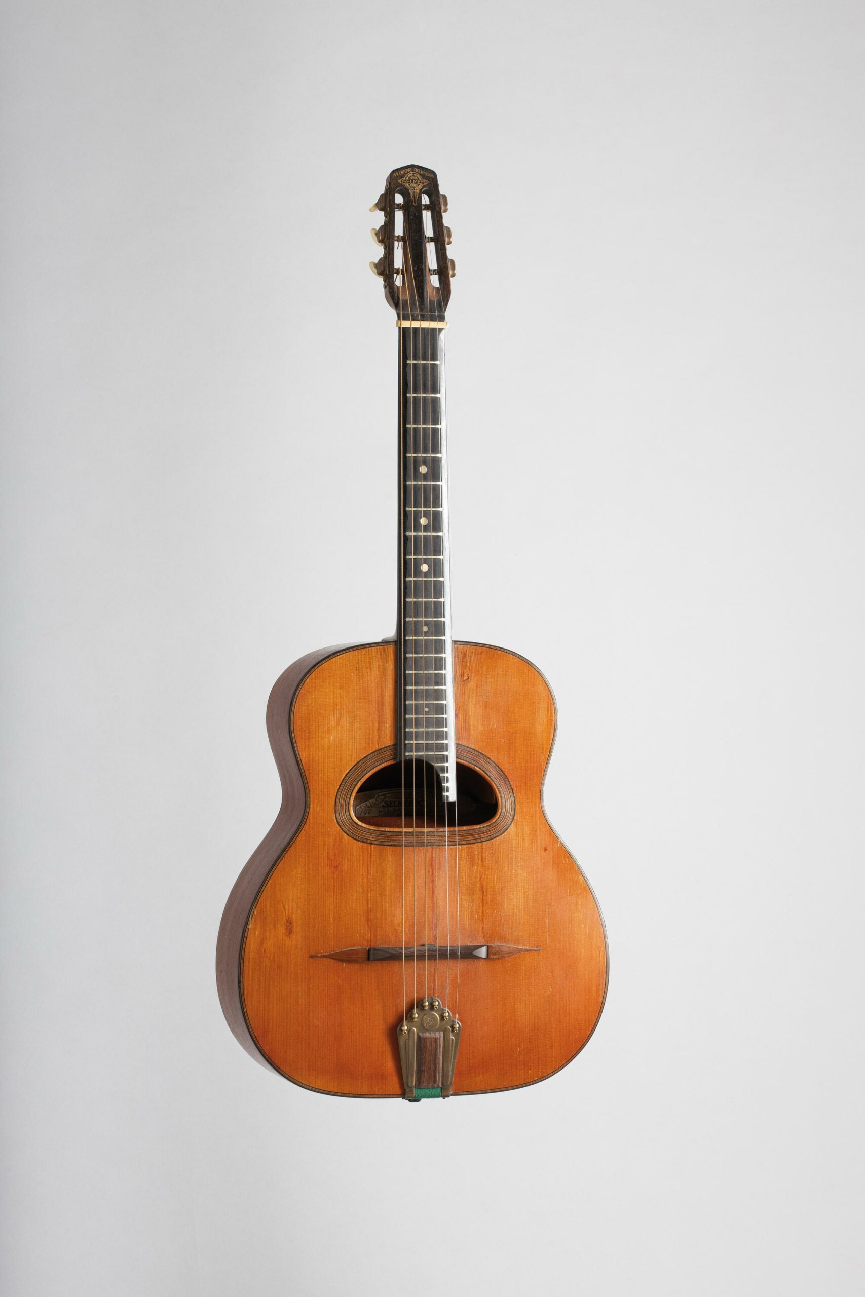 Guitare Hawaïenne SELMER Maccaferri Collection Palm Guitars Instrument mis en vente par Vichy Enchères le 5 novembre 2022 © C. Darbelet