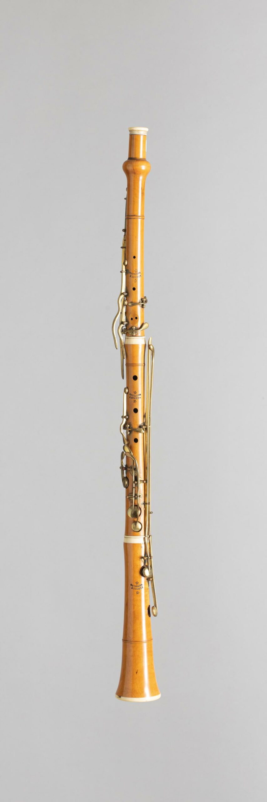 Hautbois en buis, estampillé CUVILLIER Instrument mis en vente par Vichy Enchères le 5 novembre 2022 © C. Darbelet