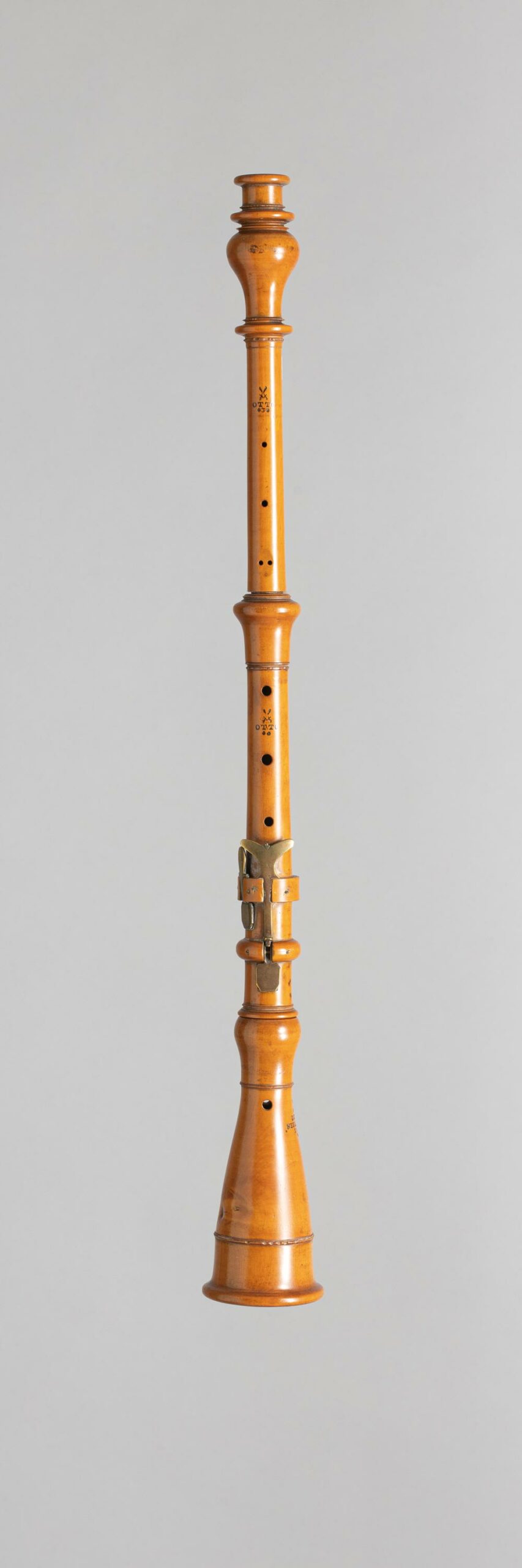Hautbois en buis, estampillé Johann Georg OTTO Instrument mis en vente par Vichy Enchères le 5 novembre 2022 © C. Darbelet