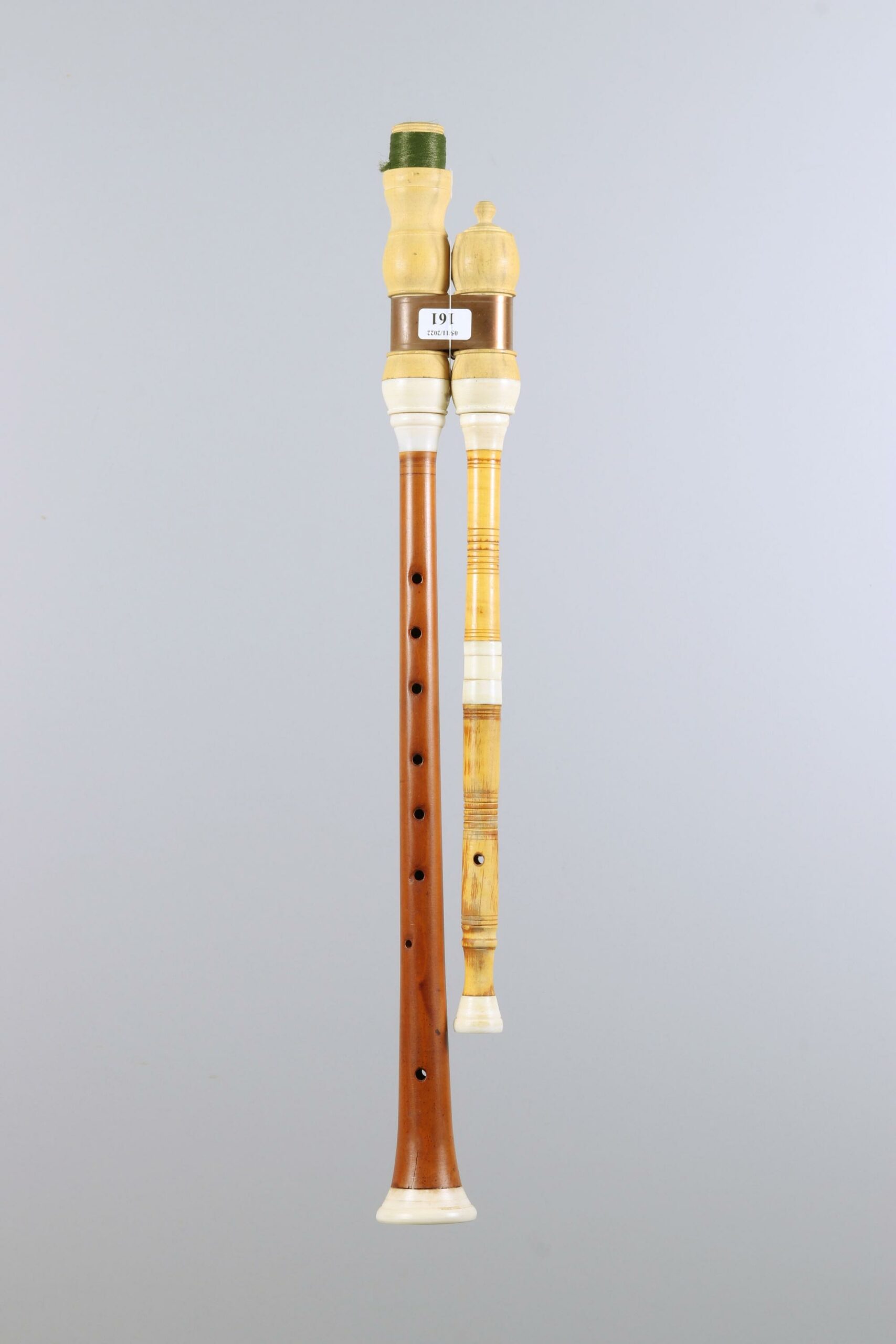 Pied de cabrette en buis, en Do (36cm) de Joseph RUOLS Collection Joseph RUOLS Instrument mis en vente par Vichy Enchères le 5 novembre 2022 © C. Darbelet