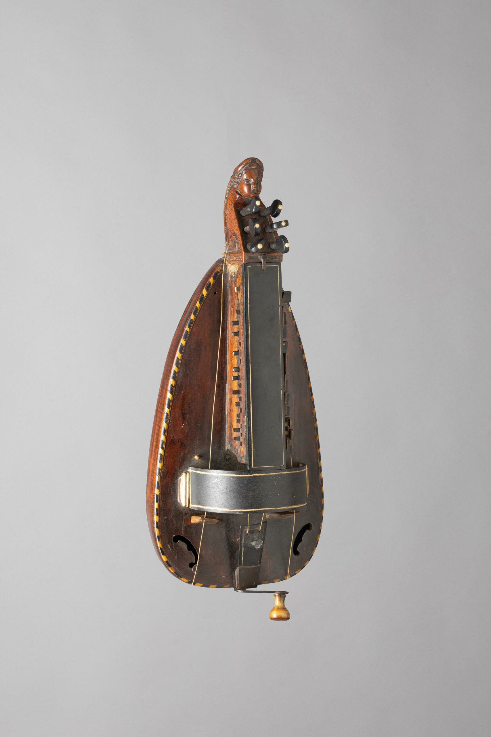 Vielle ronde de François FEURY - Collection Calas - Instrument mis en vente par Vichy Enchères le 5 novembre 2022 © C. Darbelet