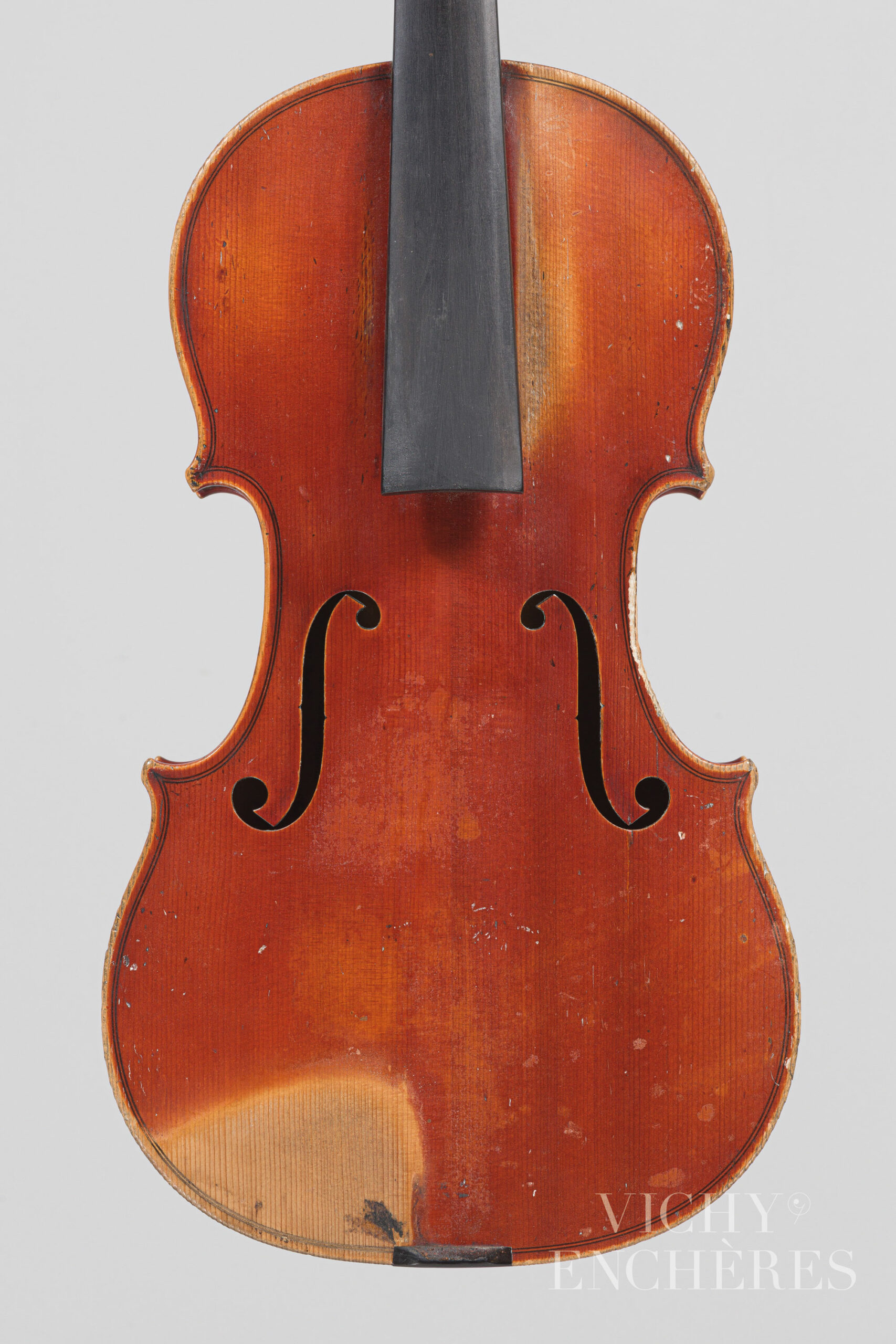Violon de GAND Frères Instrument mis en vente par Vichy Enchères le 1er décembre 2022 © Christophe Darbelet