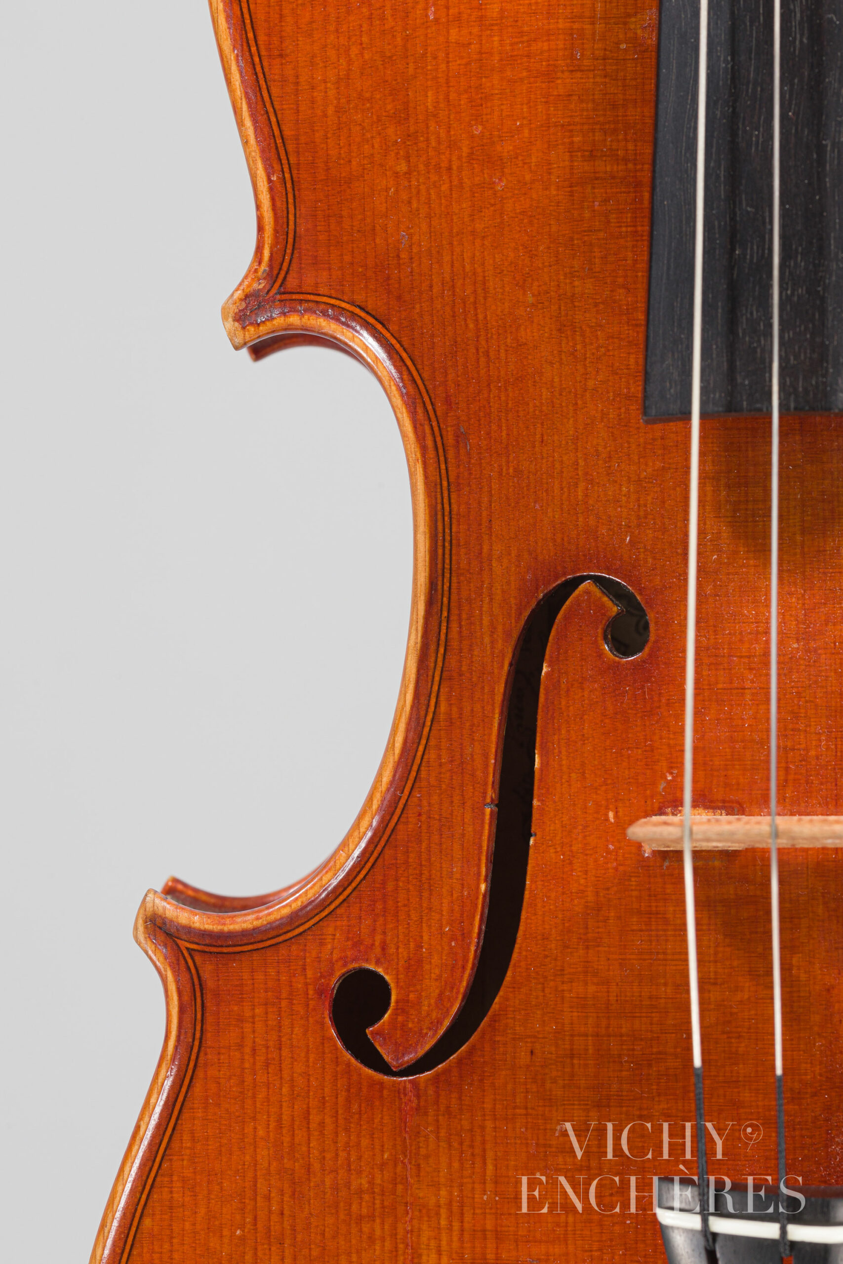 Violon de Cesare CANDI Instrument mis en vente par Vichy Enchères le 1er décembre 2022 © Christophe Darbelet