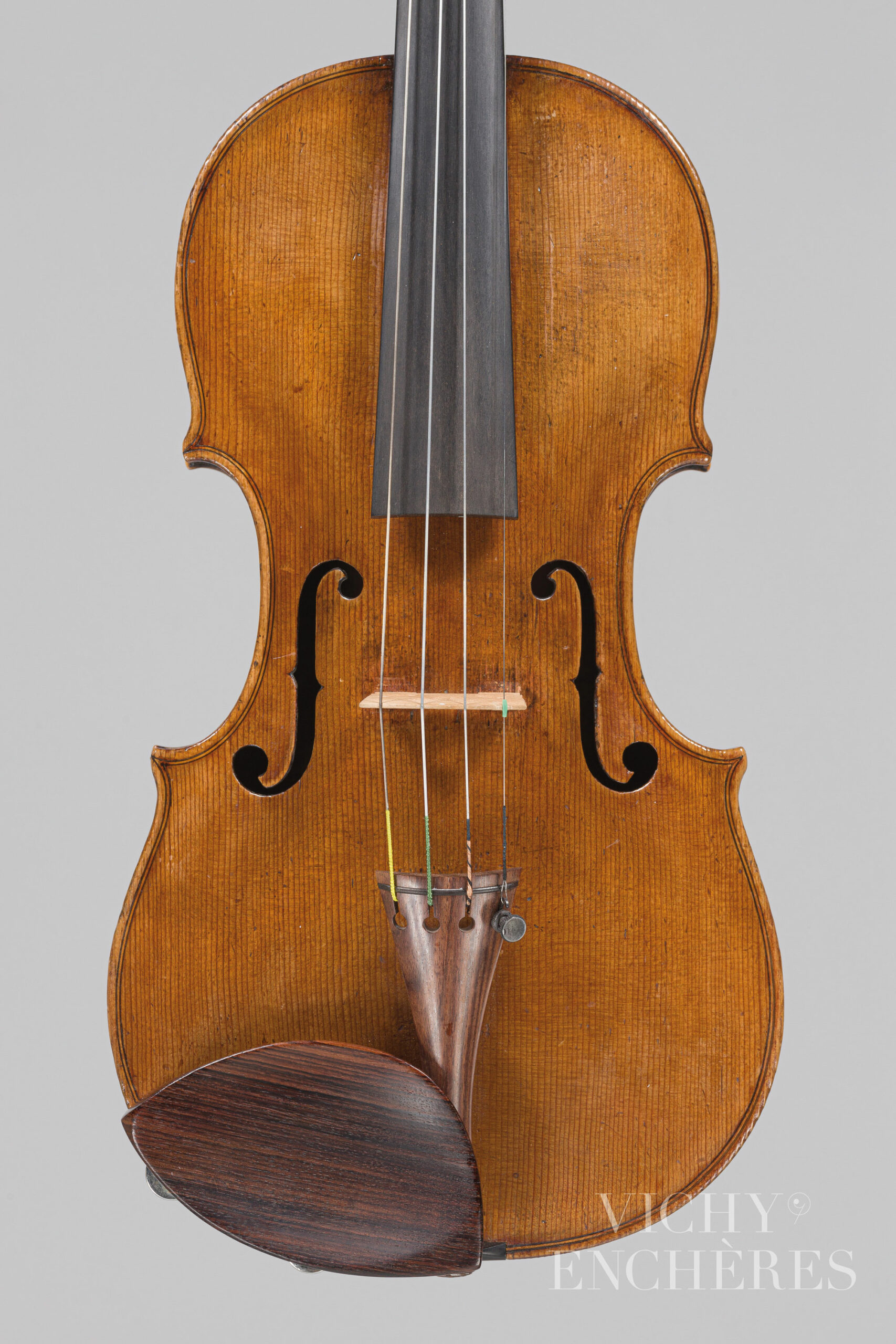 Violon de Giovanni Baptista GABRIELLI Instrument mis en vente par Vichy Enchères le 1er décembre 2022 © Christophe Darbelet