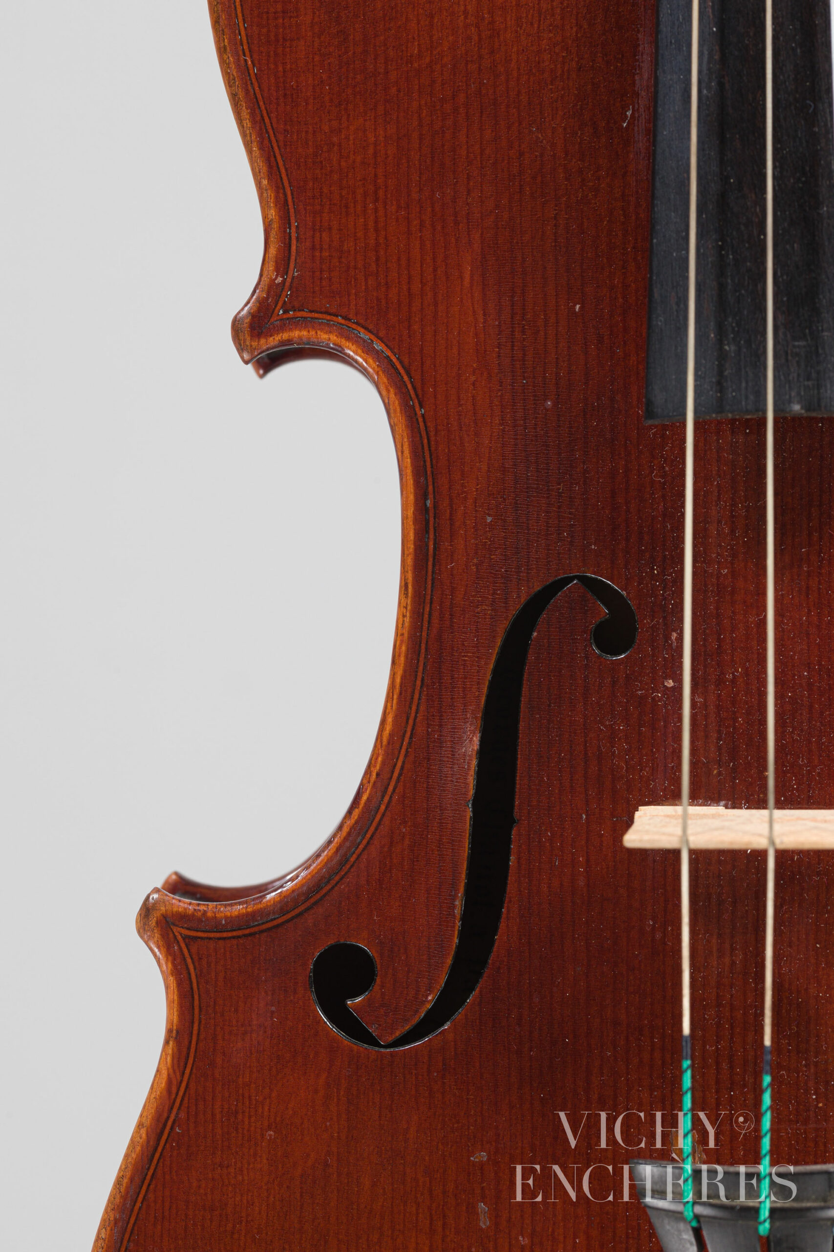 Violon de Georges CHANOT Instrument mis en vente par Vichy Enchères le 1er décembre 2022 © Christophe Darbelet