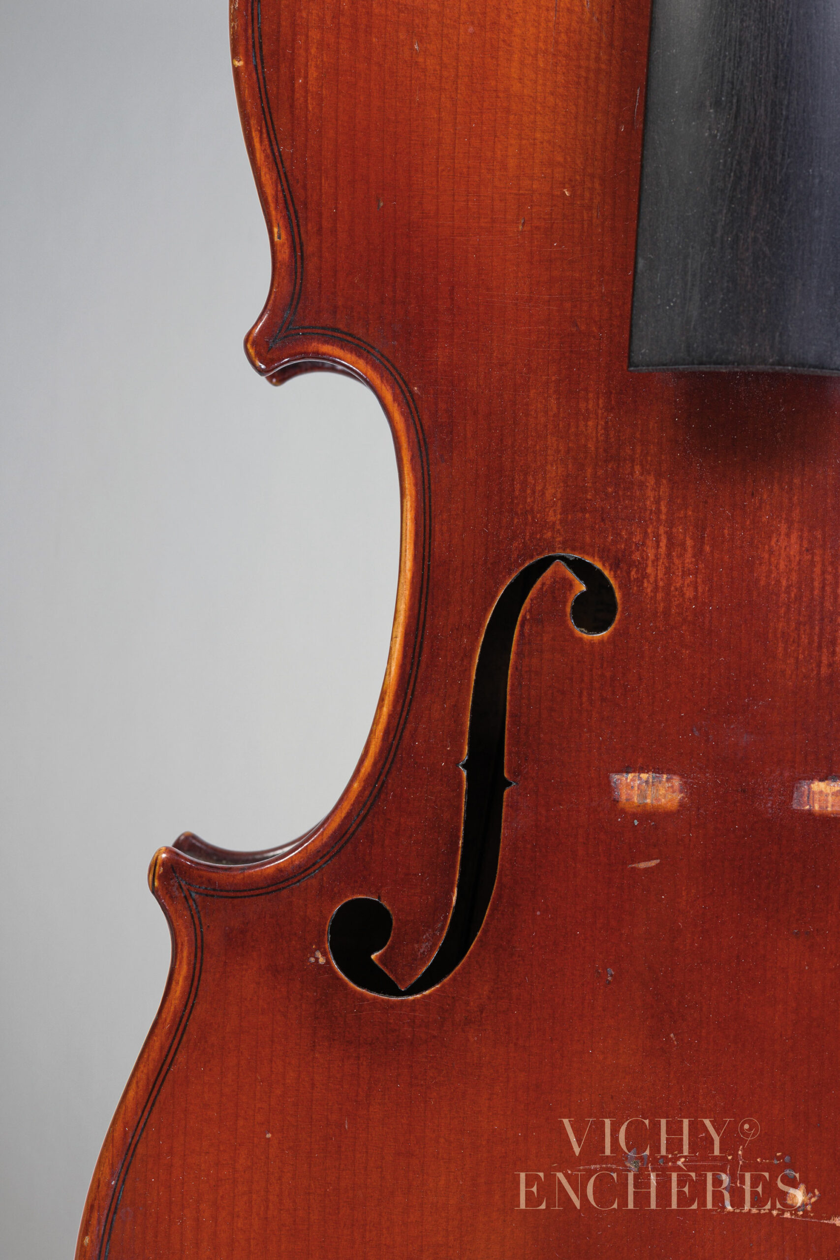 Violon de Sébastien BERNARDEL Père Instrument mis en vente par Vichy Enchères le 1er décembre 2022 © Christophe Darbelet