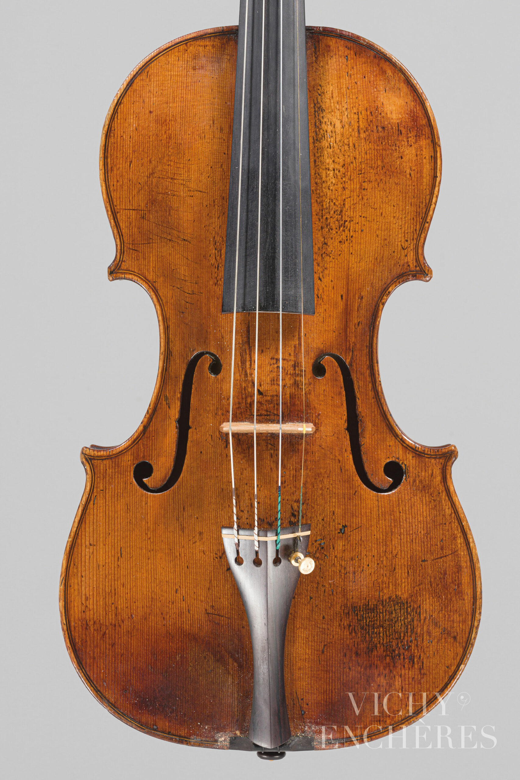 Violon de Lorenzo CARCASSI Instrument mis en vente par Vichy Enchères le 1er décembre 2022 © Christophe Darbelet