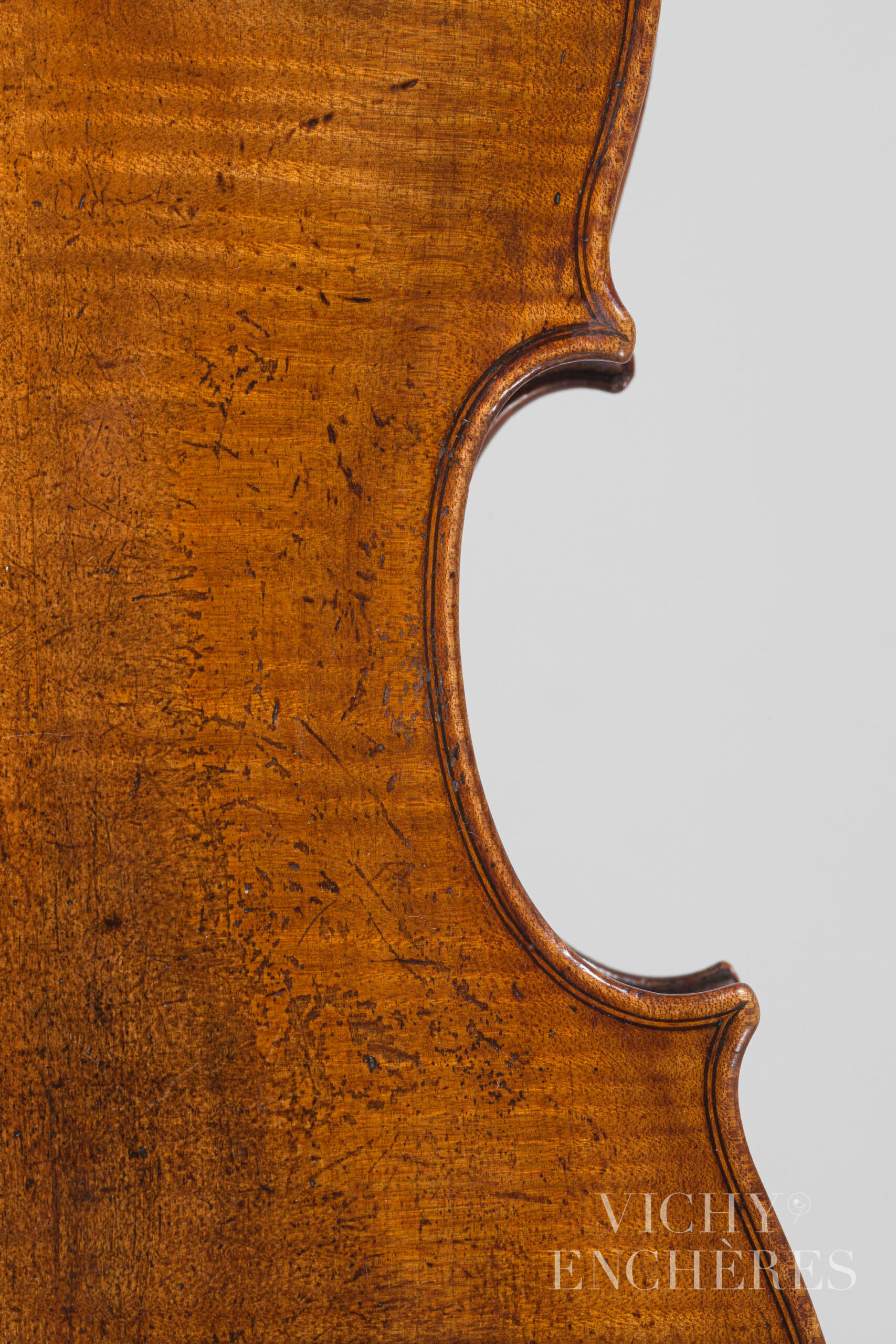 Violon de Lorenzo CARCASSI Instrument mis en vente par Vichy Enchères le 1er décembre 2022 © Christophe Darbelet