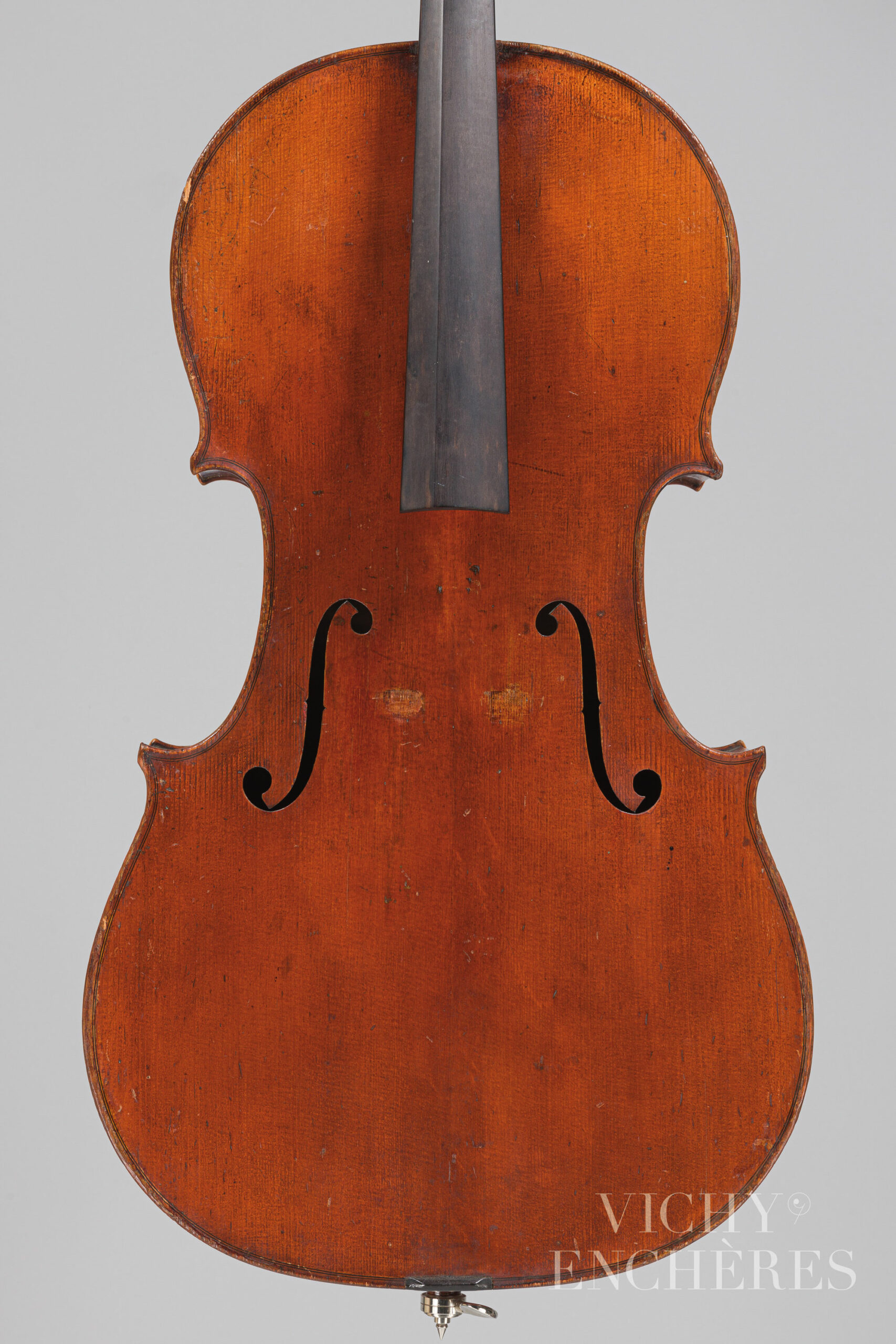 Violoncelle 1/2 de Nicolas VUILLAUME Instrument mis en vente par Vichy Enchères le 1er décembre 2022 © Christophe Darbelet