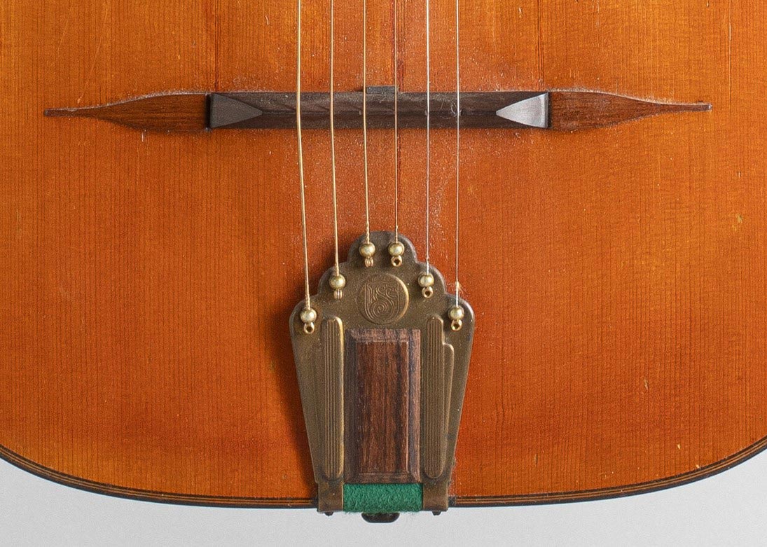 Guitare Hawaienne SELMER Maccaferri, pat. n° 10431, modèle Hawaienne six cordes, n° 150 faite vers 1936, Vichy Enchères, 5 novembre 2022