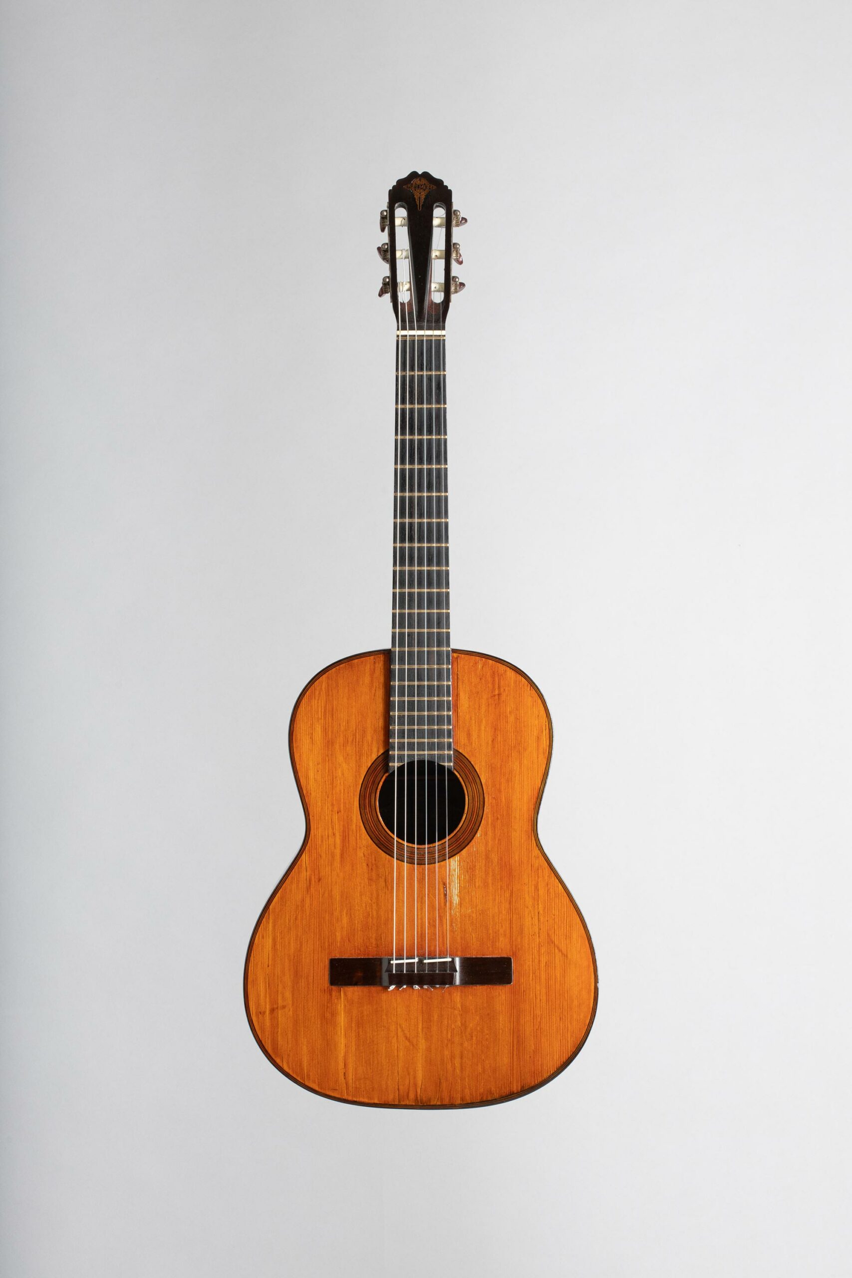 Guitare de marque SELMER, modèle Classique n° 550, faite en 1942, Vichy Enchères, 5 novembre 2022