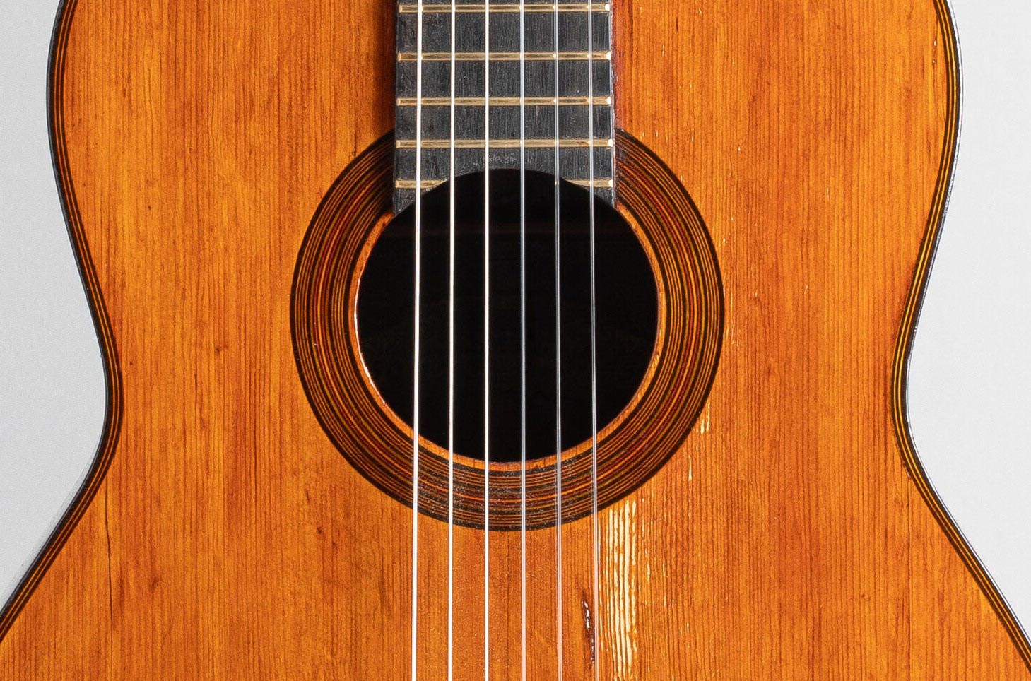 Guitare de marque SELMER, modèle Classique n° 550, faite en 1942, rosace, Vichy Enchères, 5 novembre 2022