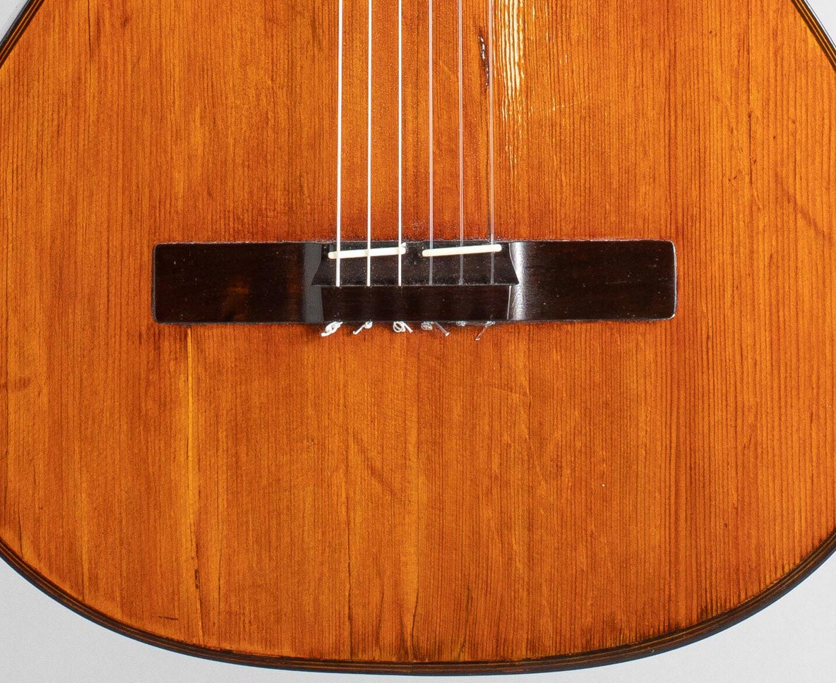 Guitare de marque SELMER, modèle Classique n° 550, faite en 1942, chevalet, Vichy Enchères, 5 novembre 2022