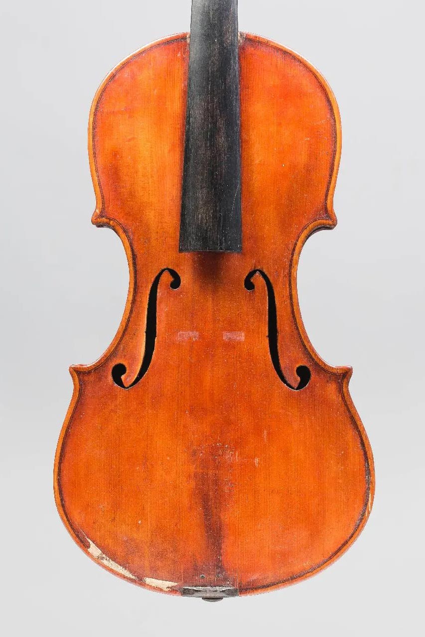 Alto étiqueté Simonazzi Instrument mis en vente par Vichy Enchères le 6 juin 2018 © C. Darbelet