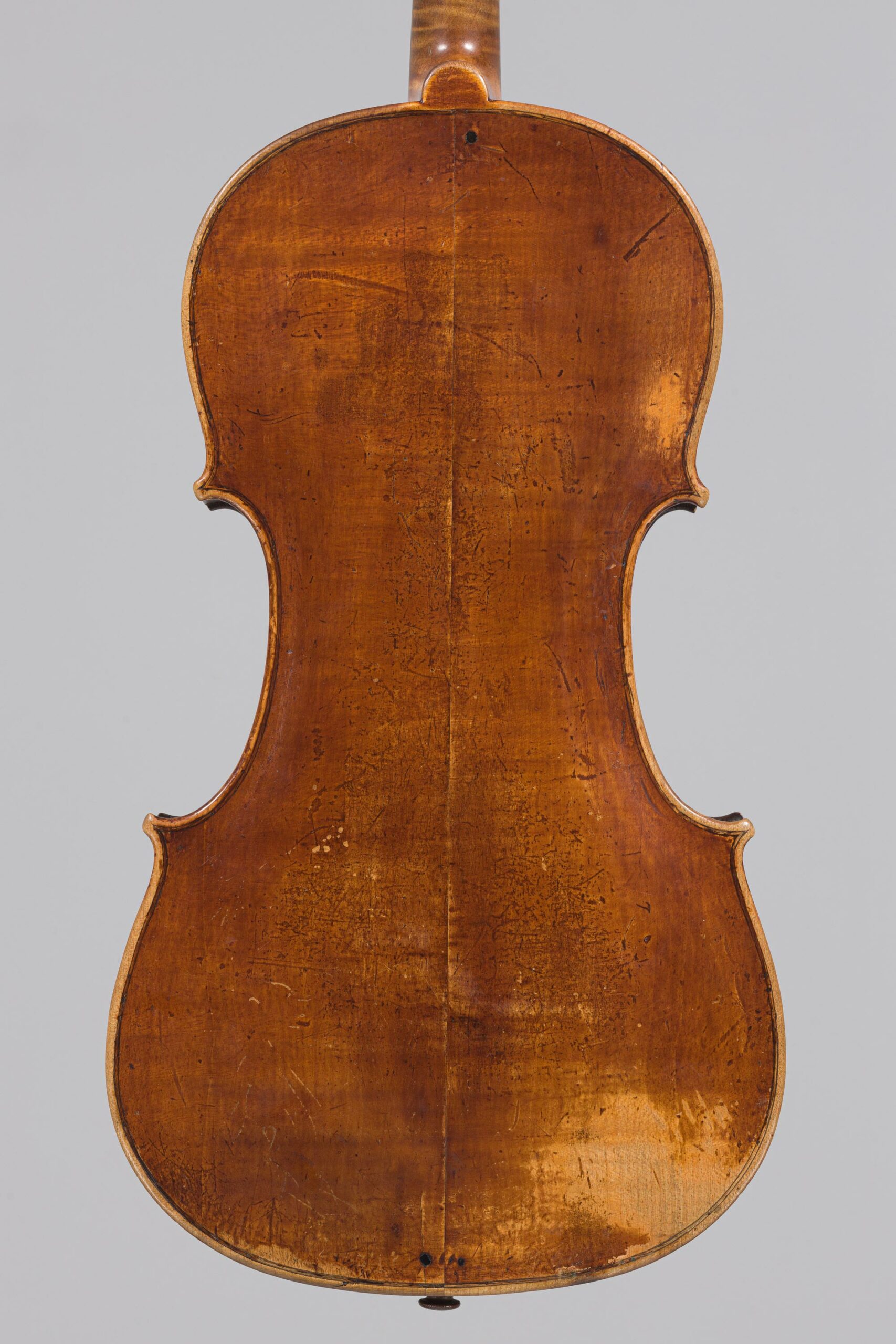 Lot 560 Alto Français fait vers 1770/1780 - Collection Calas Instrument mis en vente par Vichy Enchères le 30 novembre 2022 © C. Darbelet