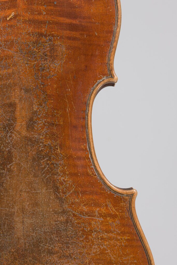 Lot 162 Alto Français seconde partie du XVIIIème - Collection Calas Instrument mis en vente par Vichy Enchères le 1er décembre 2022 © C. Darbelet