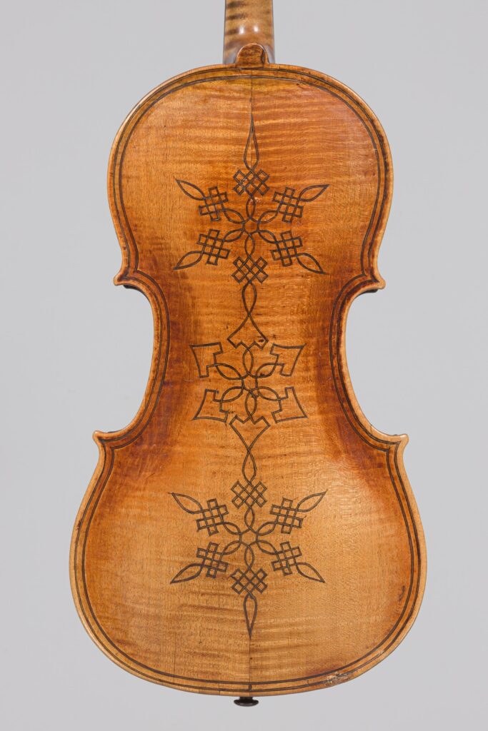 Lot 272 Violon XVIIIème inspiré de l'école de Brescia - Collection Calas Instrument mis en vente par Vichy Enchères le 1er décembre 2022 © C. Darbelet