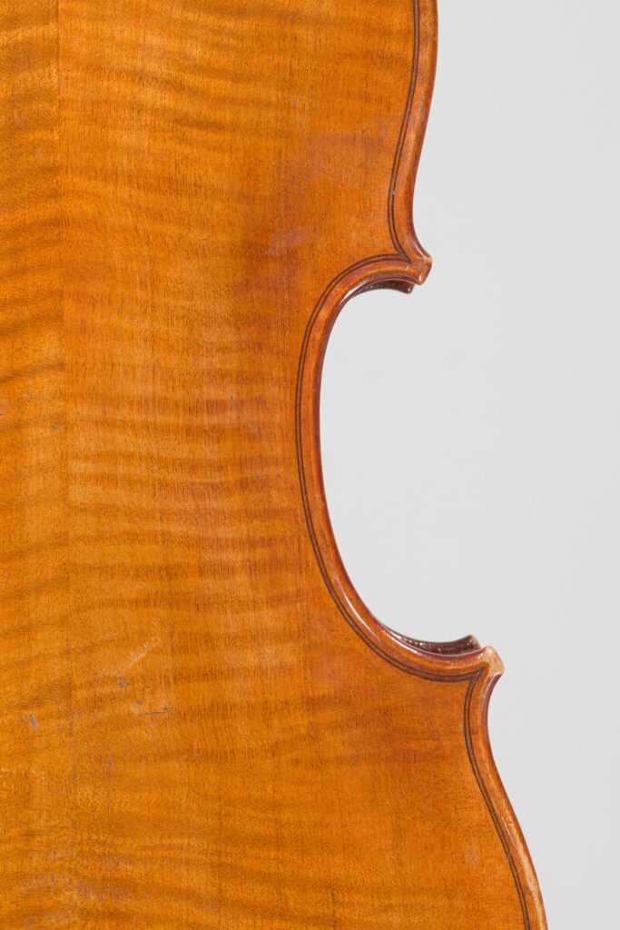Lot 305 Alto de l'atelier de Jean Nicolas LAMBERT - Collection Calas Instrument mis en vente par Vichy Enchères le 1er décembre 2022 © C. Darbelet