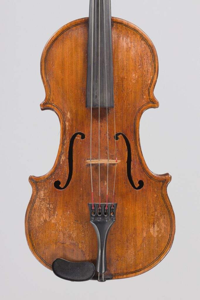 Lot 362 Alto XIXème fait en copie Milan - Collection Calas Instrument mis en vente par Vichy Enchères le 1er décembre 2022 © C. Darbelet