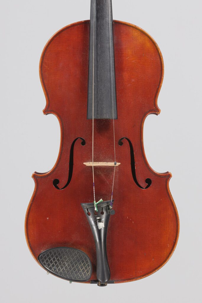 Lot 60 Alto de Joseph HEL - Collection Calas Instrument mis en vente par Vichy Enchères le 1er décembre 2022 © C. Darbelet