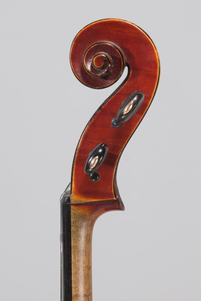 Lot 60 Alto de Joseph HEL - Collection Calas Instrument mis en vente par Vichy Enchères le 1er décembre 2022 © C. Darbelet