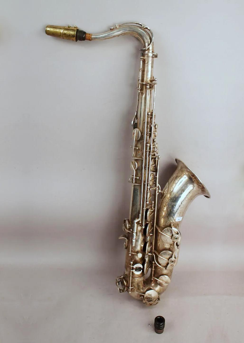 Saxophone ténor en métal argenté de SELMER, transition entre super Balanced action et Mark VI Instrument mis en vente par Vichy Enchères le 10 décembre 2016 © C. Darbelet