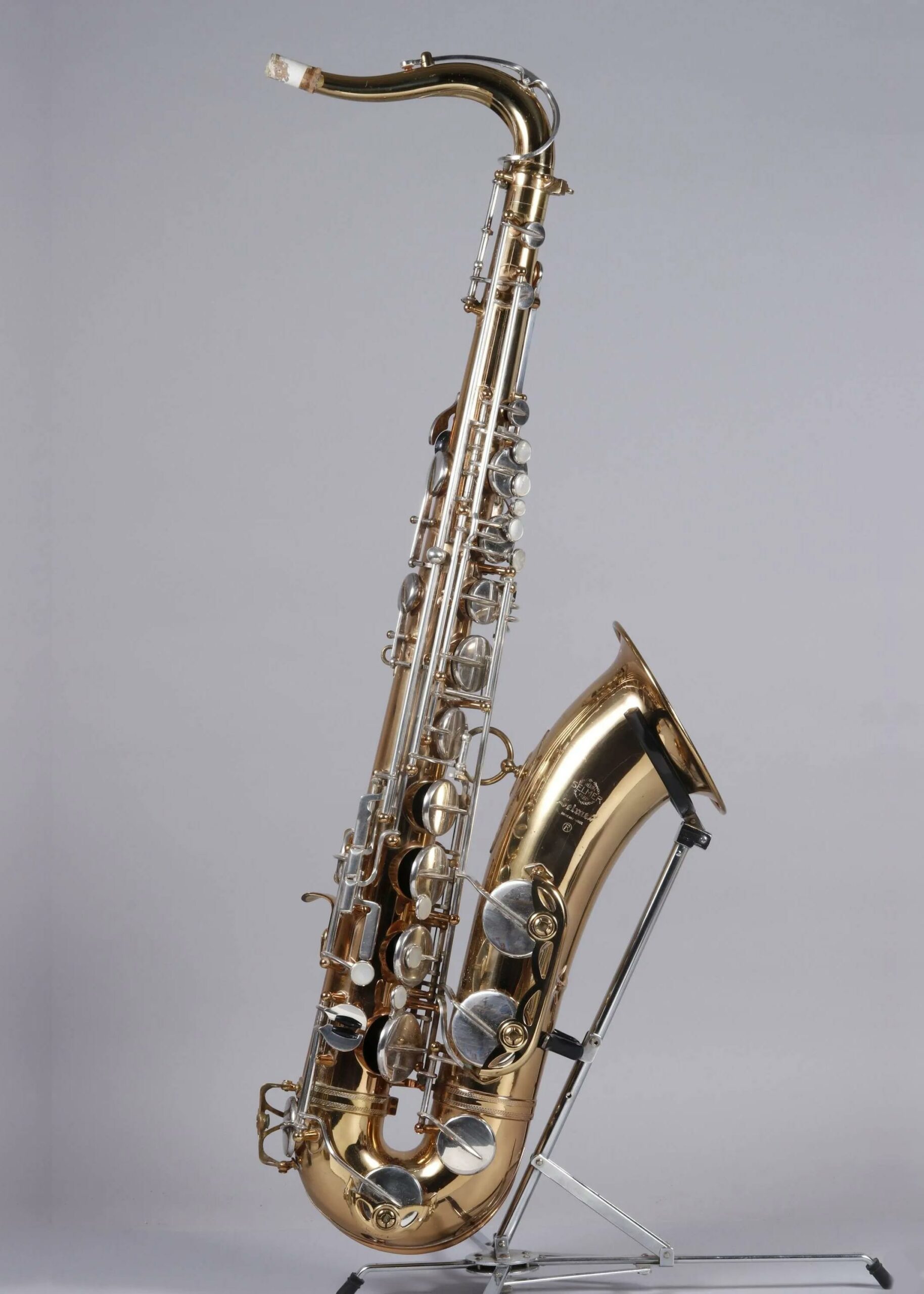 Saxophone ténor bicolore de SELMER modèle MARK VI de 1965 Instrument mis en vente par Vichy Enchères le 7 novembre 2020 © C. Darbelet