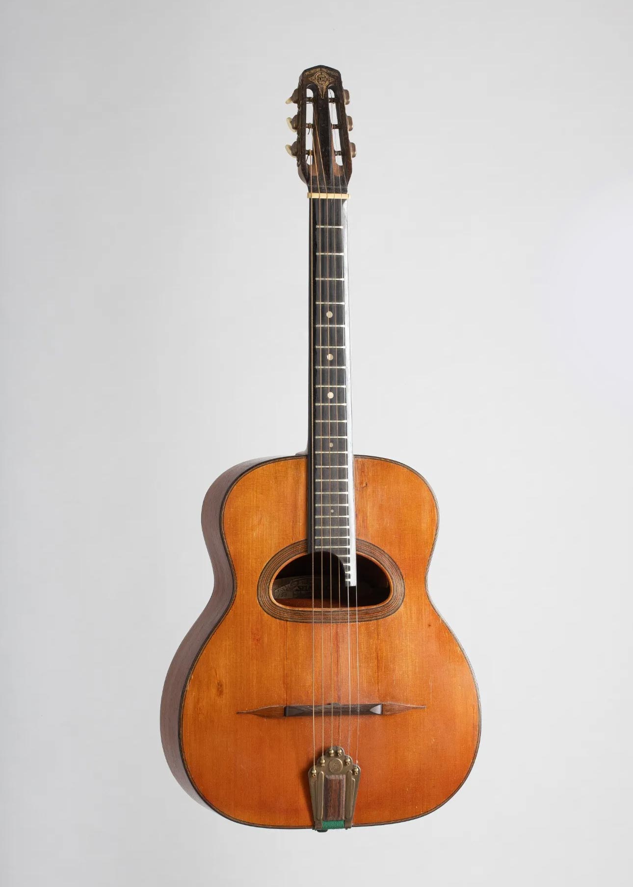 Guitare Hawaïenne SELMER Maccaferri, pat. n° 10431, modèle "Hawaïenne" six cordes faite vers 1932 Instrument mis en vente par Vichy Enchères le 5 novembre 2022 © C. Darbelet