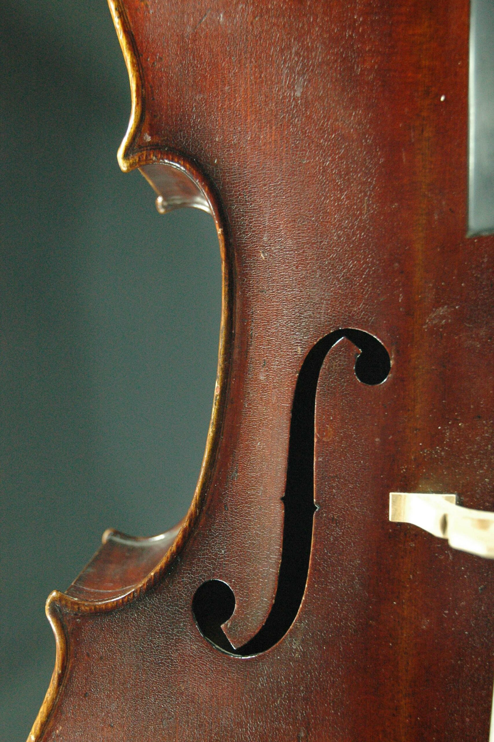Violoncelle de Nicolas LUPOT Instrument mis en vente par Vichy Enchères le 3 décembre 2009 © Maison Vatelot Rampal