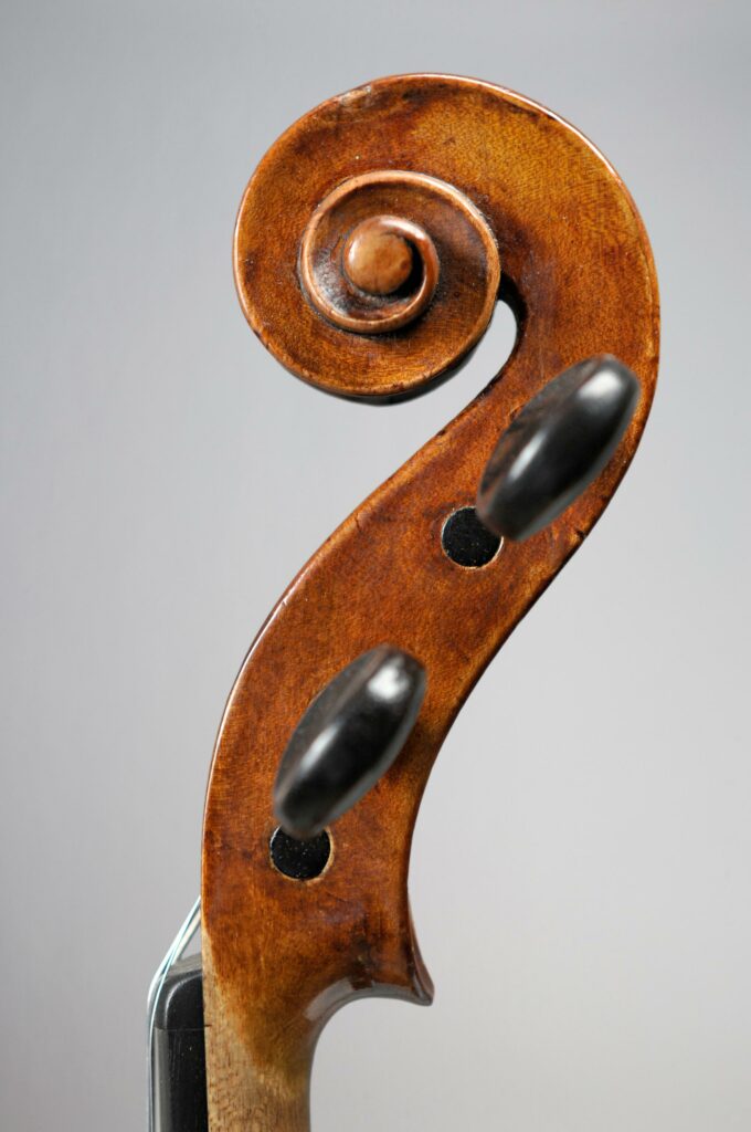 Violon de François LUPOT Instrument mis en vente par Vichy Enchères le 5 décembre 2013 © C. Darbelet