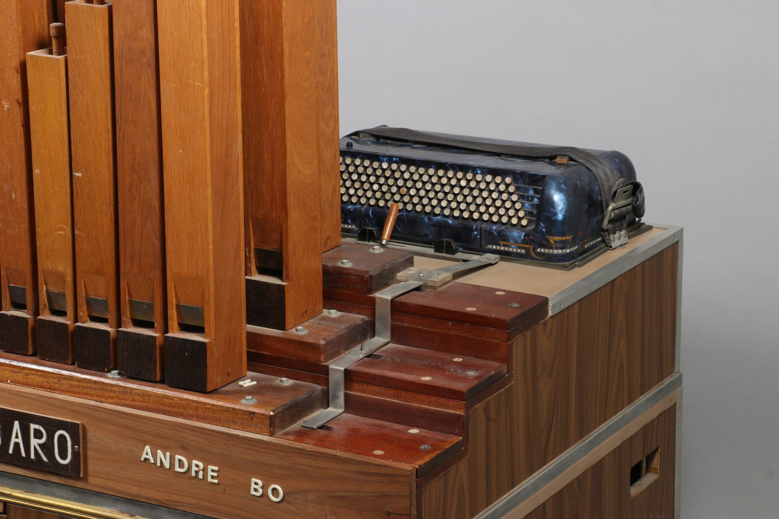 Accordéonorgue, prototype réalisé en 1987 par André BOREL Instrument mis en vente par Vichy Enchères le 6 mai 2023 © Vichy Enchères
