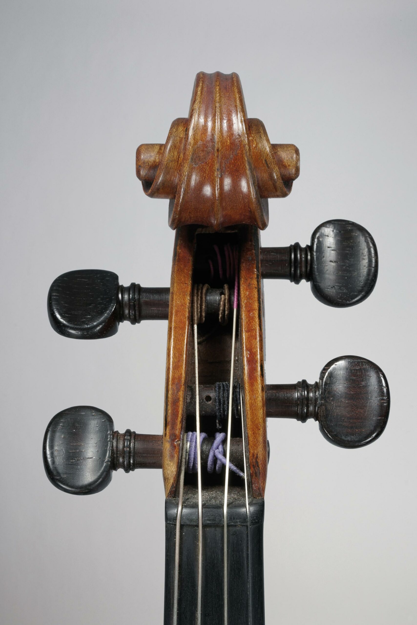 Alto de Nicolas LUPOT Instrument mis en vente par Vichy Enchères le 1 juin 2023 © C. Darbelet