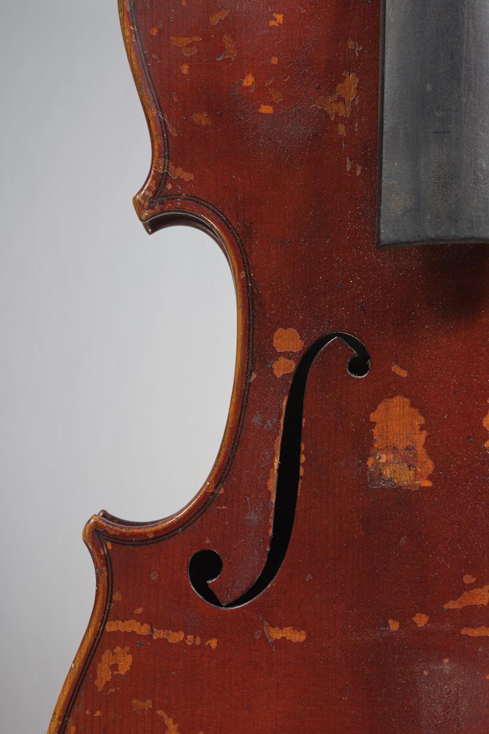 Violon de Joseph HEL Instrument mis en vente par Vichy Enchères le 1er juin 2023 © C. Darbelet