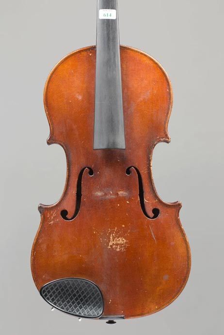 Violon fait dans l'atelier de Léon MOUGENOT Instrument mis en vente par Vichy Enchères le 8 juin 2016 © JH Bayle