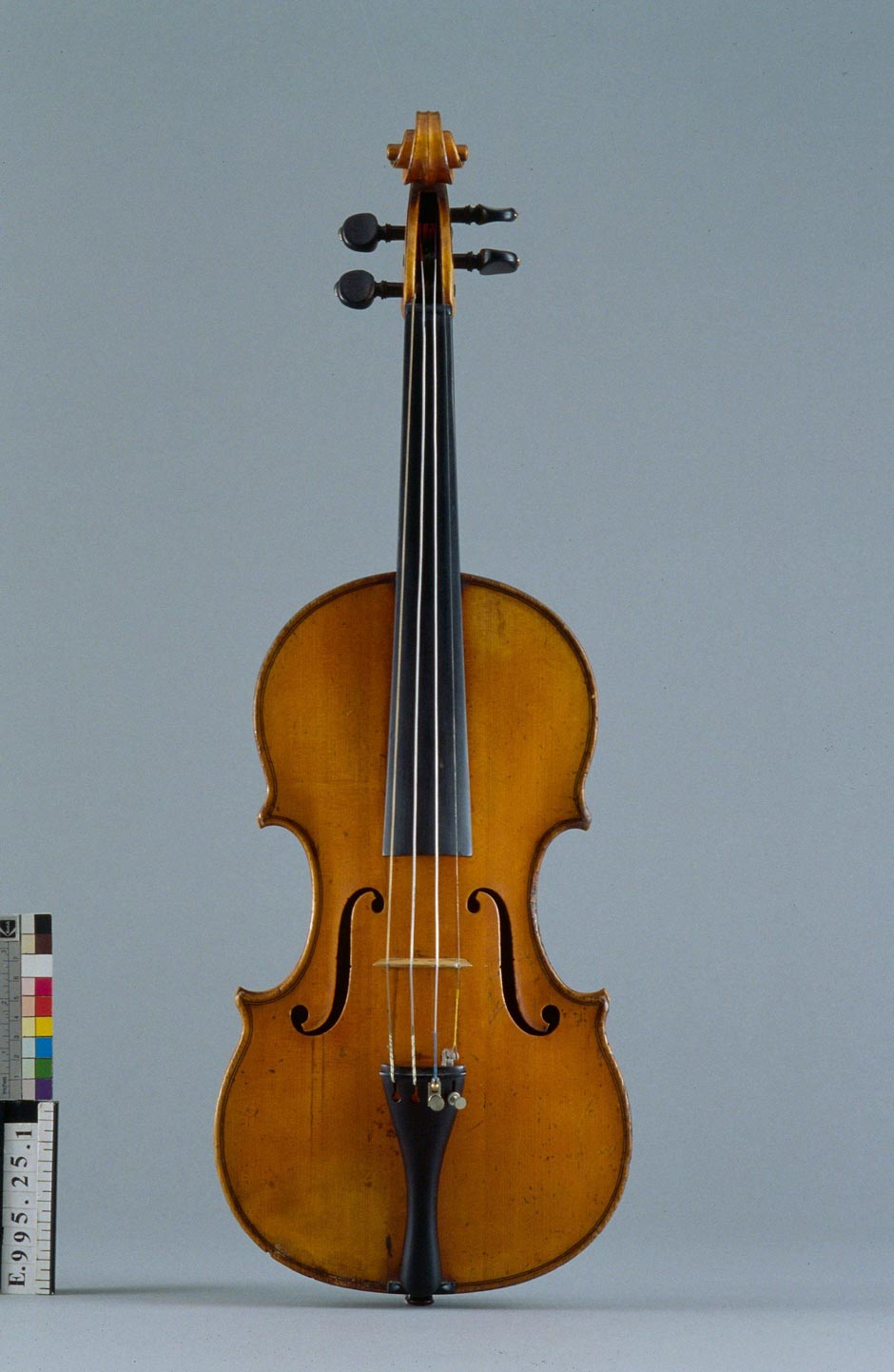 Pierre Hel, Violon EX Grappelli, 1924, Musée de la Musique, Paris, © J.M. Anglès